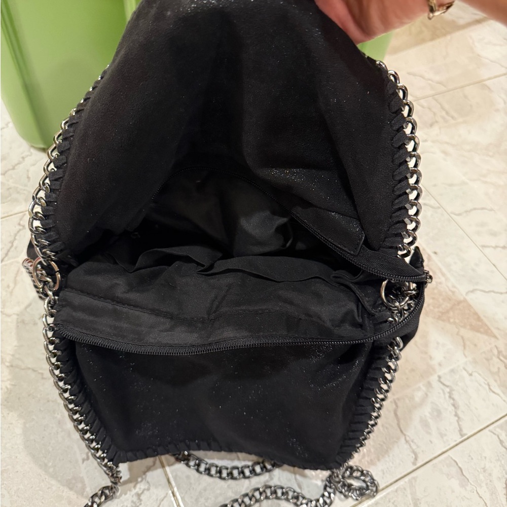Black Chain Strap Shoulder Bag - Picture 2 of 3